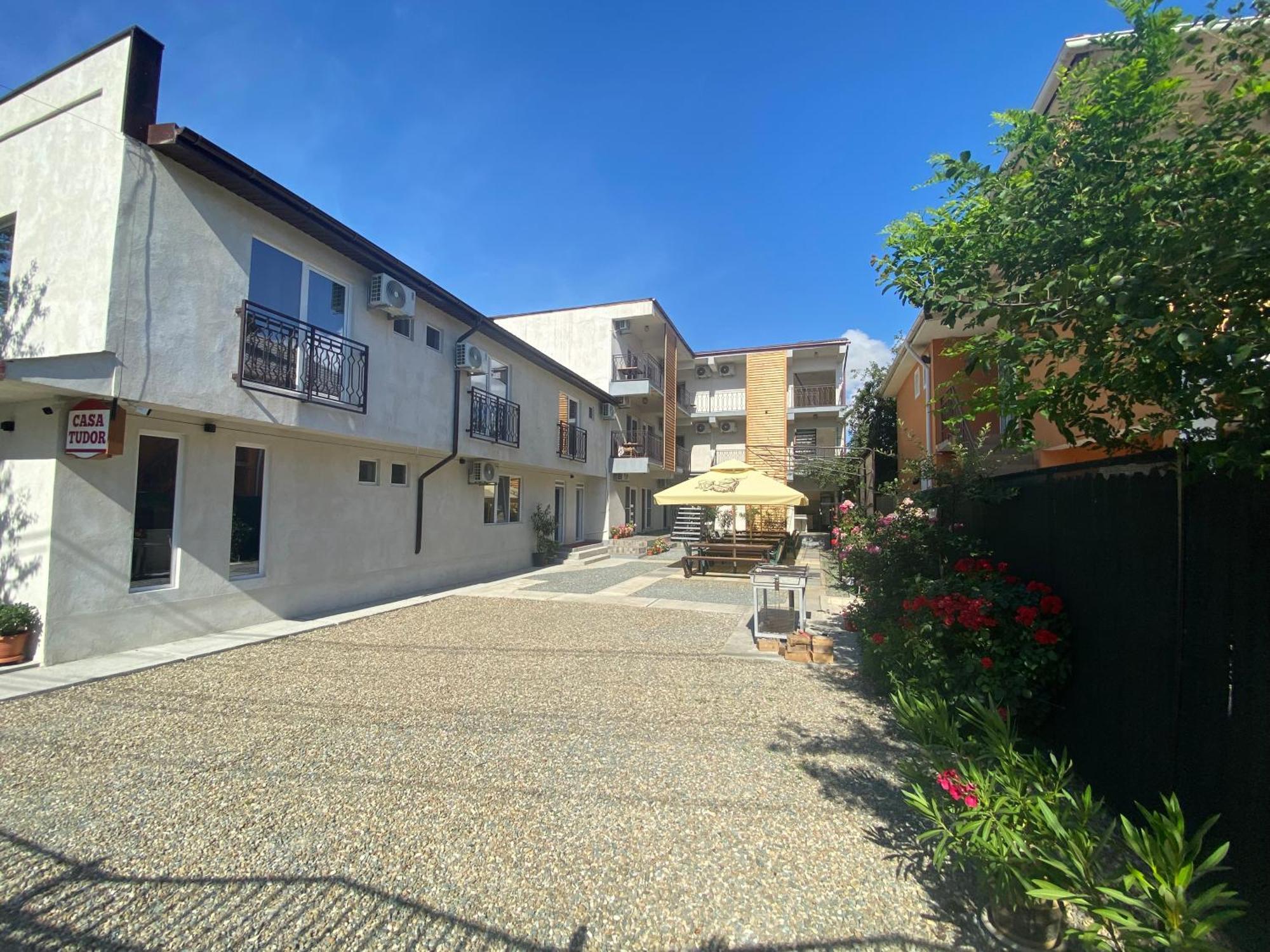 Casa Tudor คอสติเนช ภายนอก รูปภาพ
